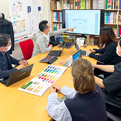 東京支店の会議の様子