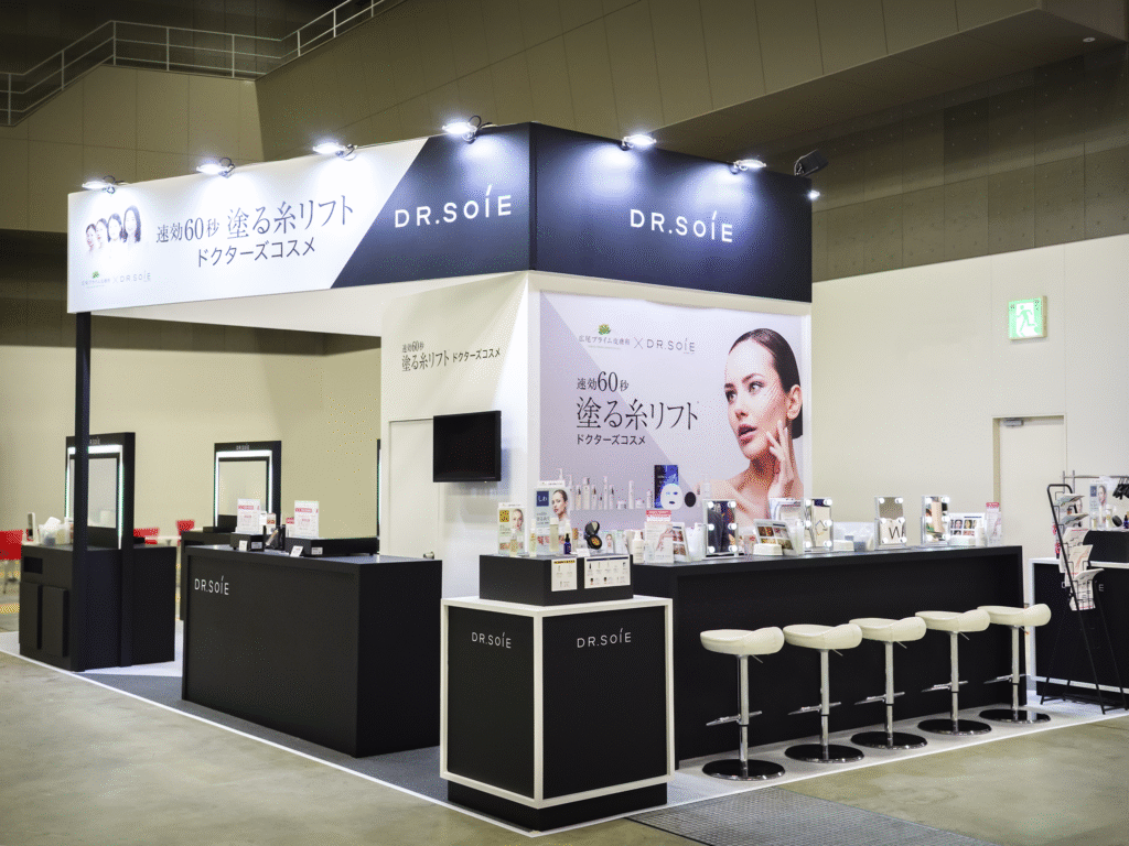 ㈱ドクターソワ様のCOSME Week 東京 2025 第5回エステ・美容医療EXPOご出展ブース